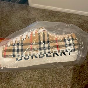 Burberry logo print vintage